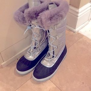 Brand new winter boots size 8